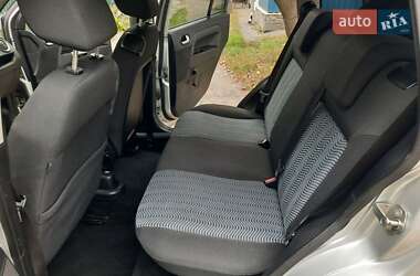 Хэтчбек Ford Fusion 2006 в 