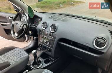 Хэтчбек Ford Fusion 2006 в 