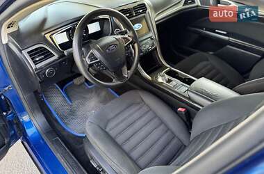 Седан Ford Fusion 2017 в 