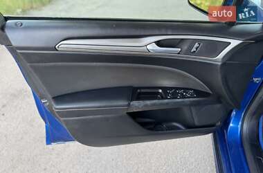 Седан Ford Fusion 2017 в 