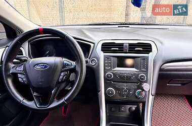 Седан Ford Fusion 2016 в 