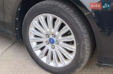 Седан Ford Fusion 2013 в 