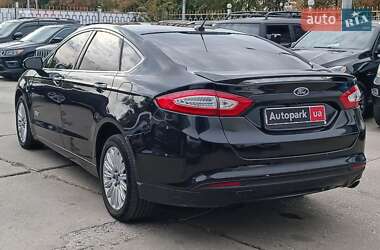 Седан Ford Fusion 2013 в 