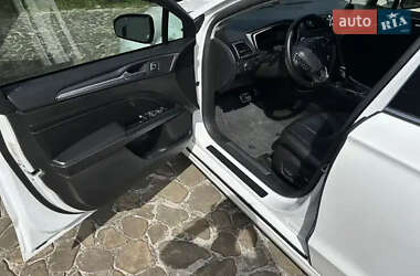 Седан Ford Fusion 2015 в 