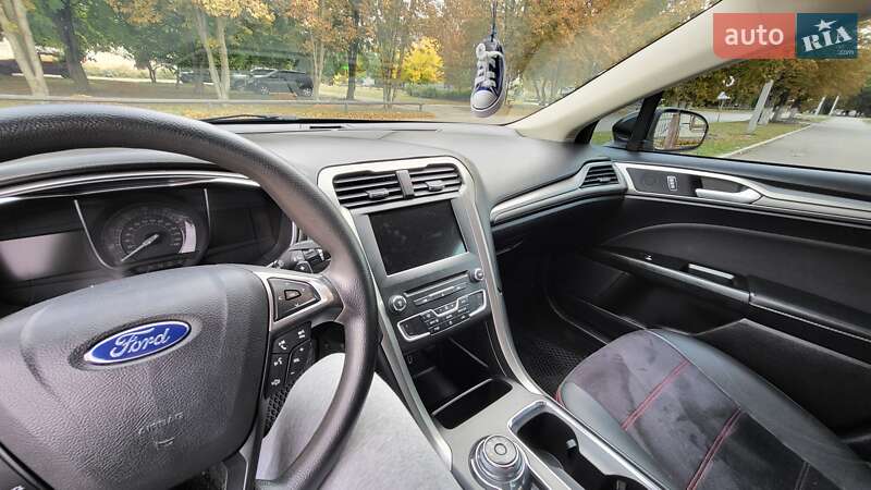Седан Ford Fusion 2016 в Полтаві