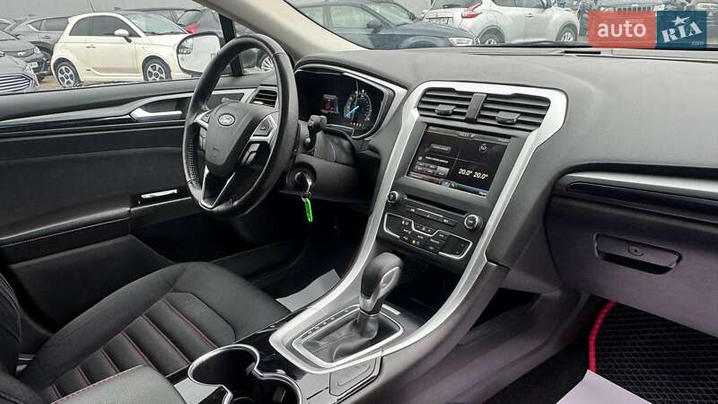 Седан Ford Fusion 2016 в Львові