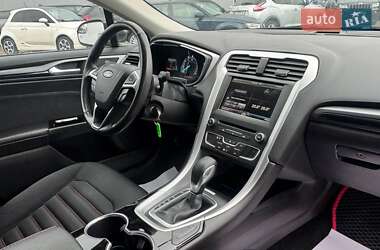 Седан Ford Fusion 2016 в 