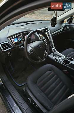 Седан Ford Fusion 2013 в 