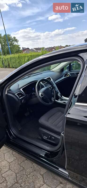 Седан Ford Fusion 2015 в Львові