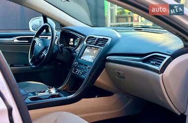 Седан Ford Fusion 2016 в 