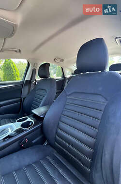 Седан Ford Fusion 2013 в 