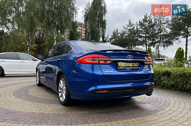 Седан Ford Fusion 2016 в 