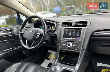 Седан Ford Fusion 2016 в 