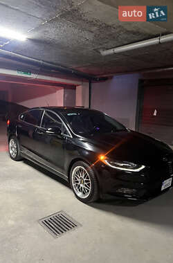Седан Ford Fusion 2016 в 