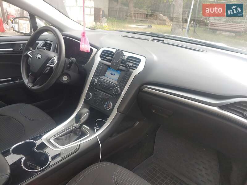 Седан Ford Fusion 2015 в 