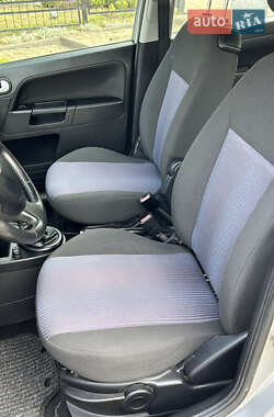 Хэтчбек Ford Fusion 2008 в 