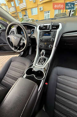 Седан Ford Fusion 2015 в 
