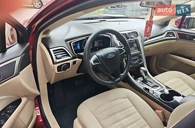 Седан Ford Fusion 2015 в 