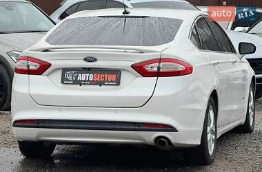 Седан Ford Fusion 2015 в 