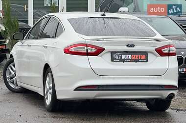 Седан Ford Fusion 2015 в 