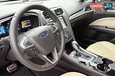 Седан Ford Fusion 2015 в 