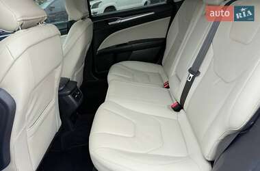 Седан Ford Fusion 2015 в 