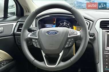 Седан Ford Fusion 2015 в 