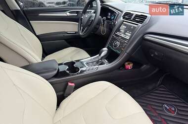 Седан Ford Fusion 2015 в 