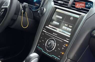 Седан Ford Fusion 2015 в 