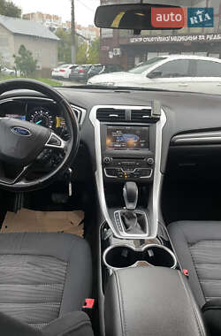 Седан Ford Fusion 2015 в 