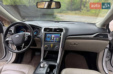 Седан Ford Fusion 2016 в 