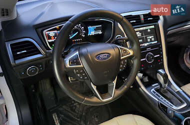 Седан Ford Fusion 2015 в 