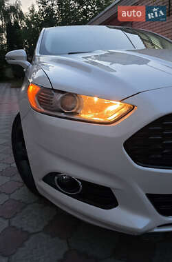 Седан Ford Fusion 2015 в 