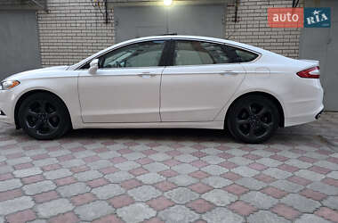 Седан Ford Fusion 2015 в 