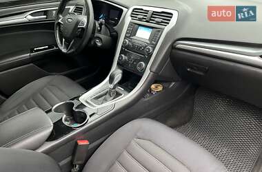 Седан Ford Fusion 2013 в 
