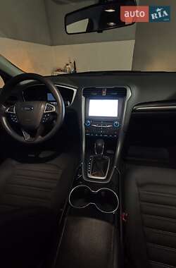 Седан Ford Fusion 2014 в 