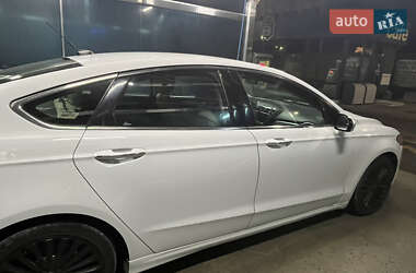 Седан Ford Fusion 2015 в 