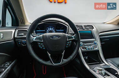 Седан Ford Fusion 2017 в 