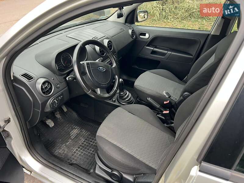 Хетчбек Ford Fusion 2004 в Дніпрі