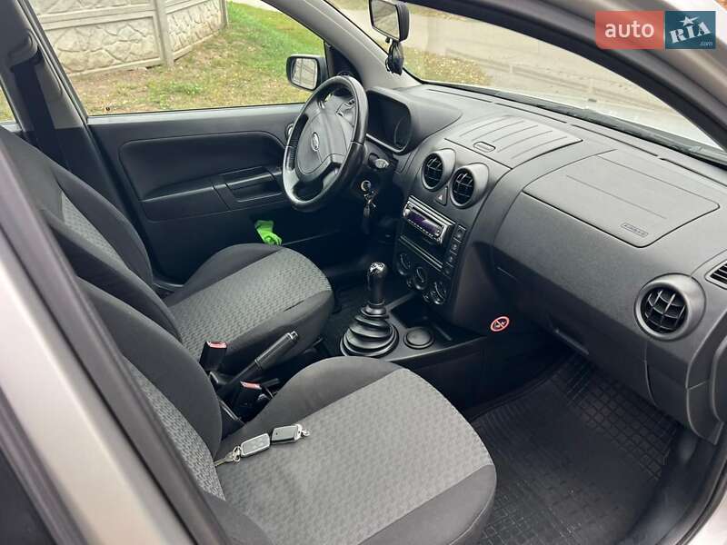 Хетчбек Ford Fusion 2004 в Дніпрі