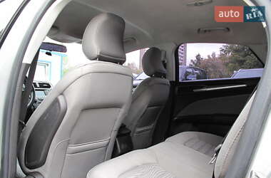 Седан Ford Fusion 2016 в 