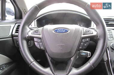 Седан Ford Fusion 2016 в 