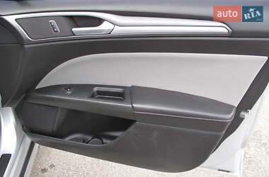 Седан Ford Fusion 2016 в 