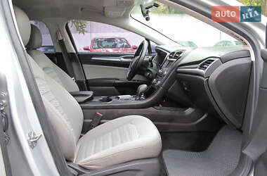 Седан Ford Fusion 2016 в 