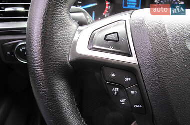 Седан Ford Fusion 2016 в 
