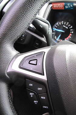 Седан Ford Fusion 2016 в 