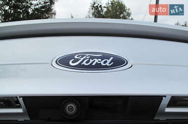 Седан Ford Fusion 2016 в 