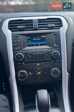 Седан Ford Fusion 2015 в 