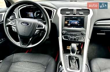Седан Ford Fusion 2015 в 