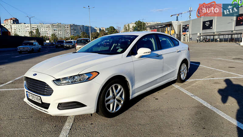 Седан Ford Fusion 2016 в 